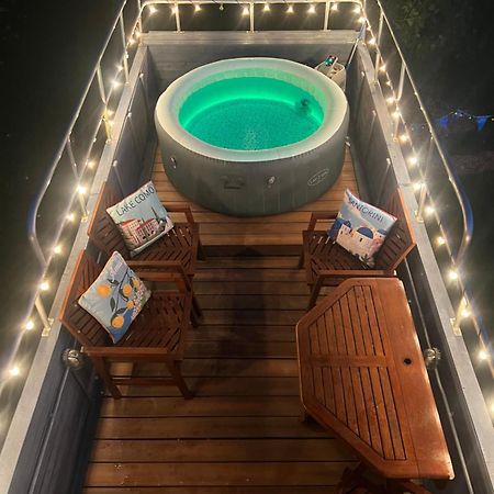 מלון אוקפילד Delightful 2 Bed Double Decker Bus With Hot Tub מראה חיצוני תמונה