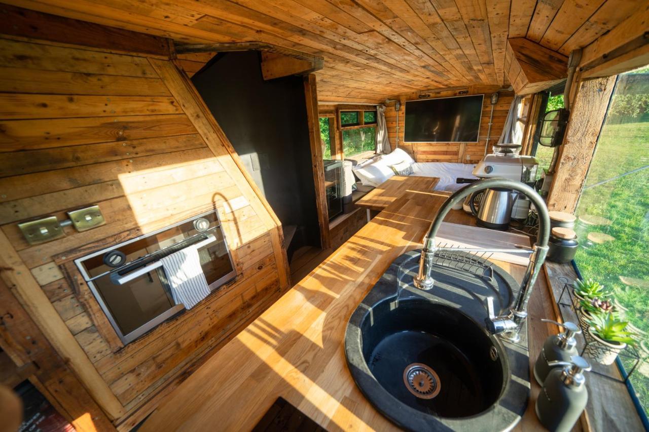 מלון אוקפילד Delightful 2 Bed Double Decker Bus With Hot Tub מראה חיצוני תמונה