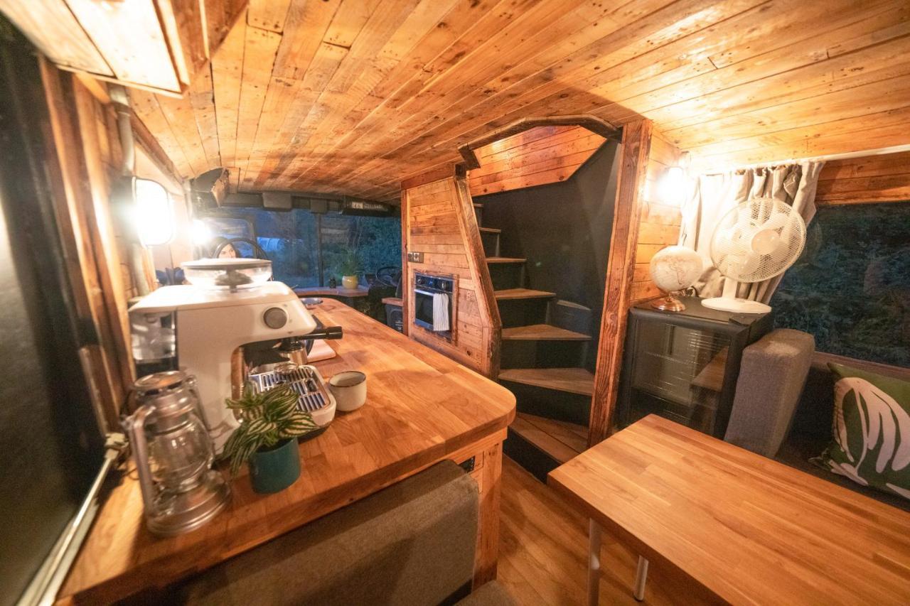 מלון אוקפילד Delightful 2 Bed Double Decker Bus With Hot Tub מראה חיצוני תמונה
